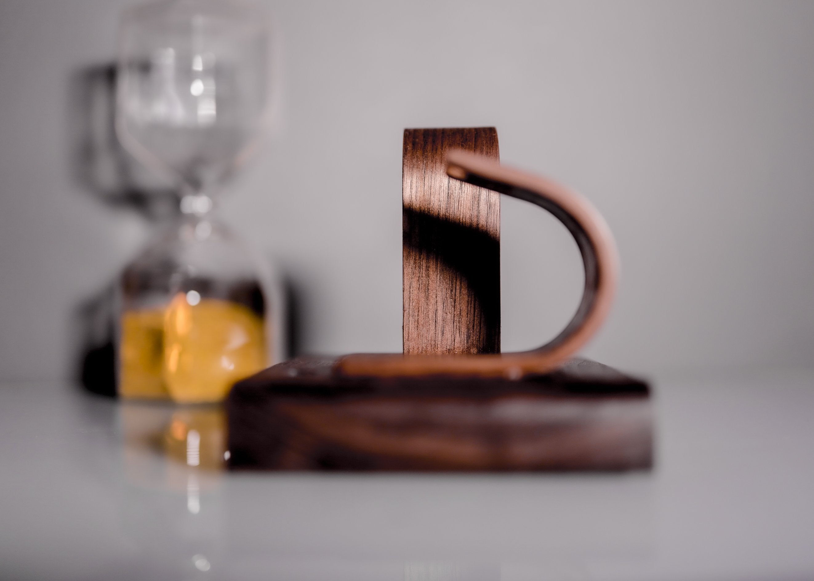 Noir.Design watch and pen stand