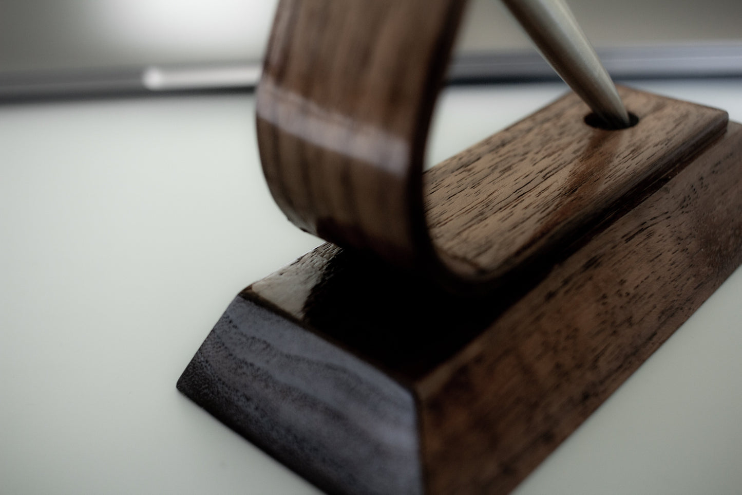 Suisse | Présentoir porte-stylo de luxe - Noyer